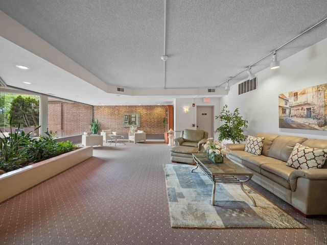 702 N Waukegan Road 206A, Glenview, IL 60025