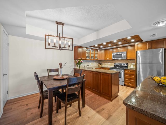 702 N Waukegan Road 206A, Glenview, IL 60025