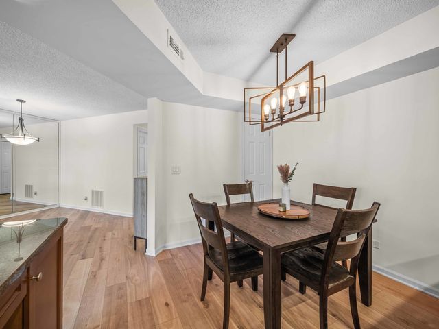 702 N Waukegan Road 206A, Glenview, IL 60025