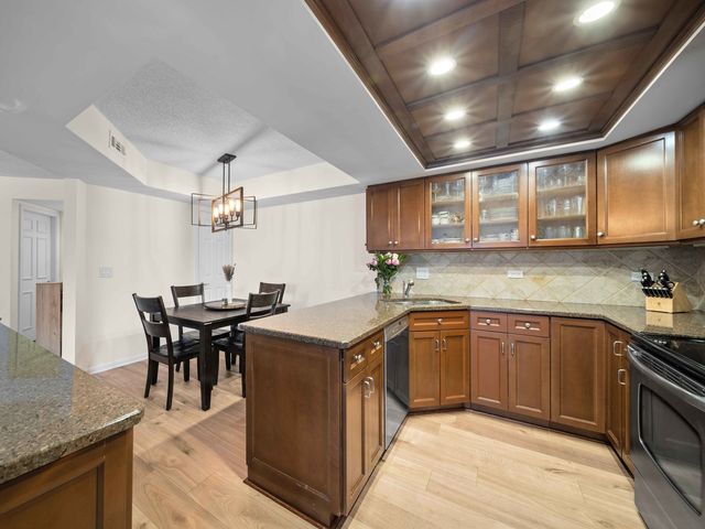 702 N Waukegan Road 206A, Glenview, IL 60025
