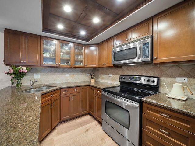 702 N Waukegan Road 206A, Glenview, IL 60025