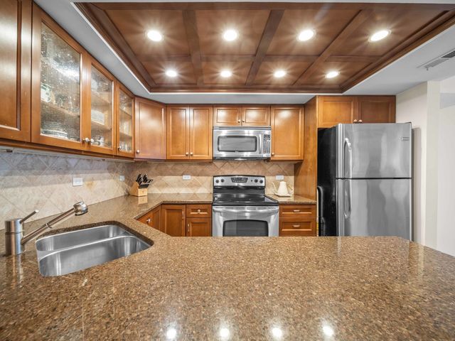 702 N Waukegan Road 206A, Glenview, IL 60025