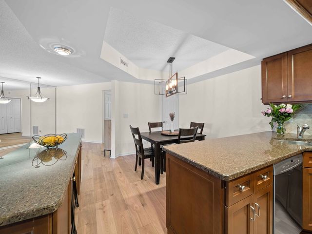 702 N Waukegan Road 206A, Glenview, IL 60025