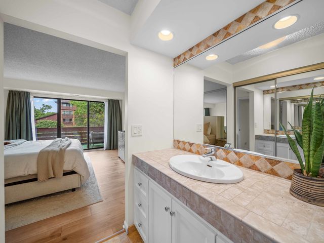 702 N Waukegan Road 206A, Glenview, IL 60025