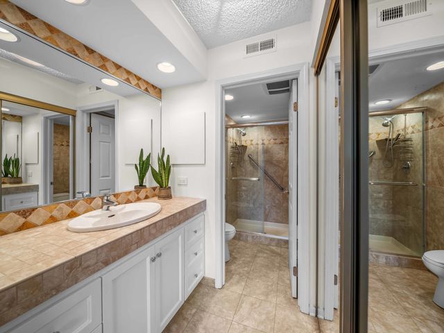 702 N Waukegan Road 206A, Glenview, IL 60025