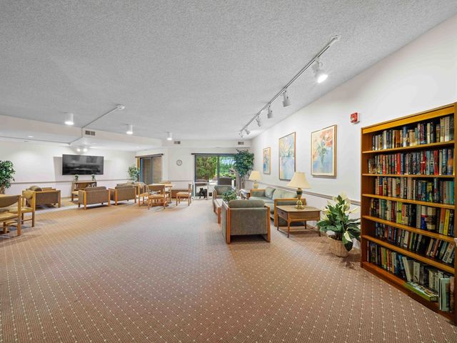 702 N Waukegan Road 206A, Glenview, IL 60025