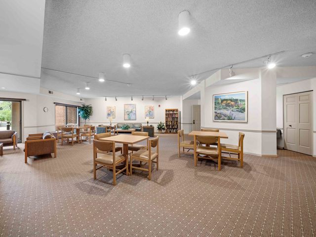 702 N Waukegan Road 206A, Glenview, IL 60025