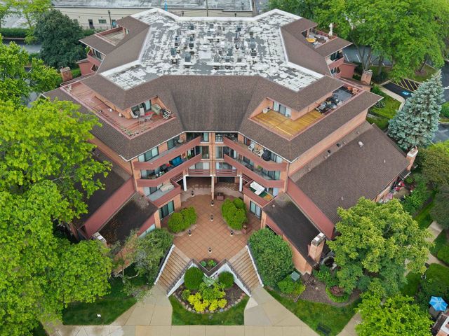 702 N Waukegan Road 206A, Glenview, IL 60025