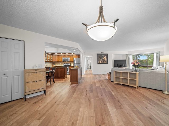702 N Waukegan Road 206A, Glenview, IL 60025