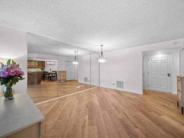 702 N Waukegan Road 206A, Glenview, IL 60025