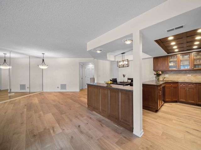 702 N Waukegan Road 206A, Glenview, IL 60025
