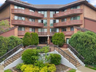 702 N Waukegan Road 206A, Glenview, IL 60025