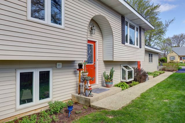 445 Golf Road, Crystal Lake, IL 60014