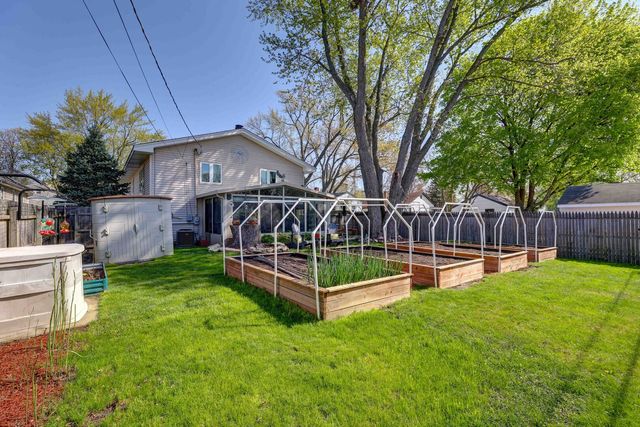 445 Golf Road, Crystal Lake, IL 60014