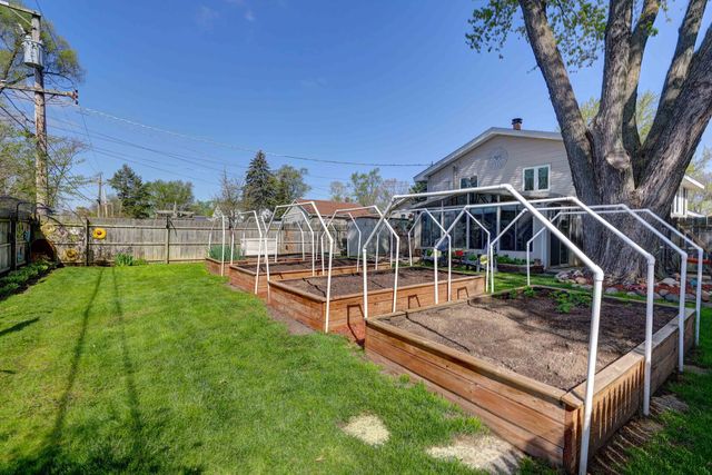 445 Golf Road, Crystal Lake, IL 60014