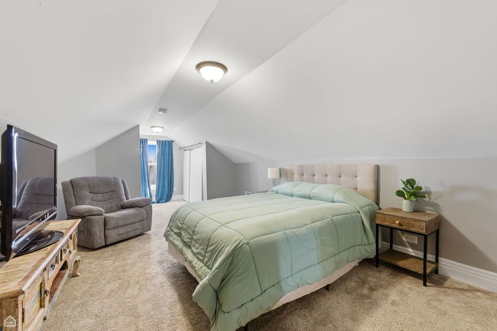 Image 12 of property listing at 6232 W GRACE Street, Chicago, IL 60634