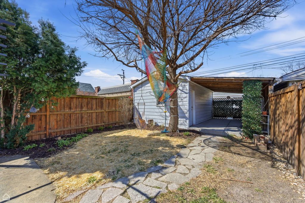 Image 14 of property listing at 6232 W GRACE Street, Chicago, IL 60634