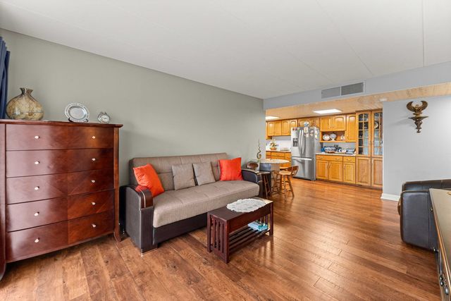 2900 Maple Avenue 18A, Downers Grove, IL 60515