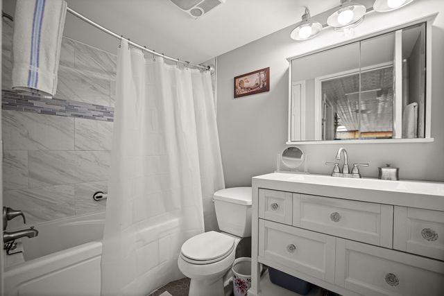 2900 Maple Avenue 18A, Downers Grove, IL 60515