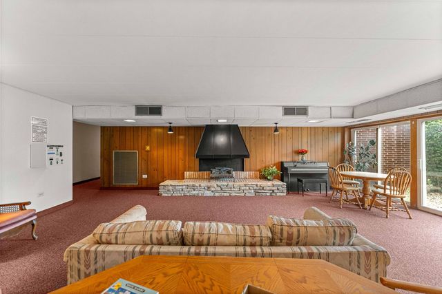 2900 Maple Avenue 18A, Downers Grove, IL 60515