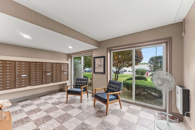 2900 Maple Avenue 18A, Downers Grove, IL 60515
