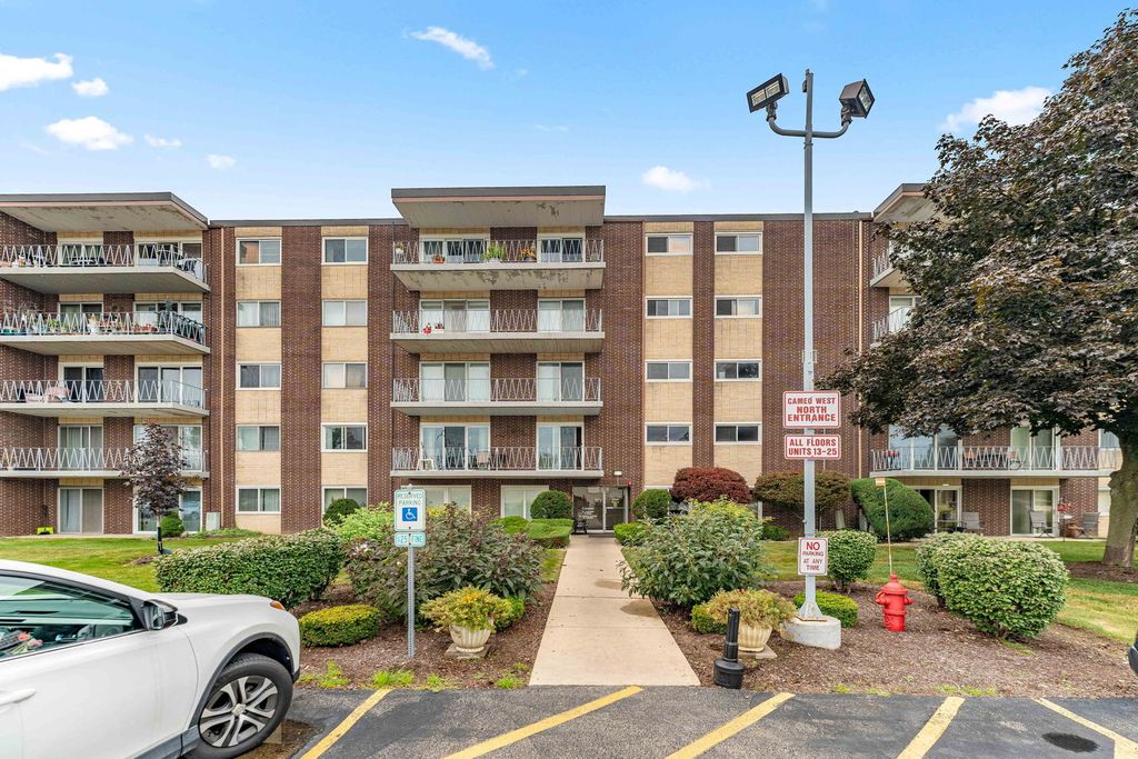2900 Maple Avenue 18A, Downers Grove, IL 60515