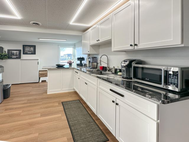 305 E Maple Road, Troy, MI 48083