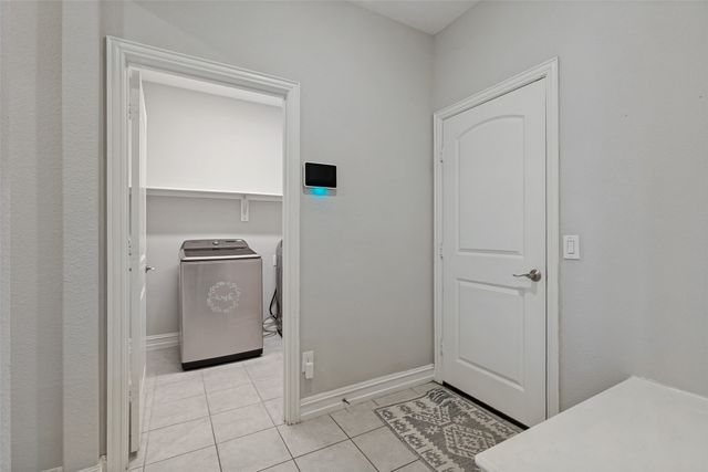 1005 Pinnacle Breeze Drive, Fort Worth, TX 76052
