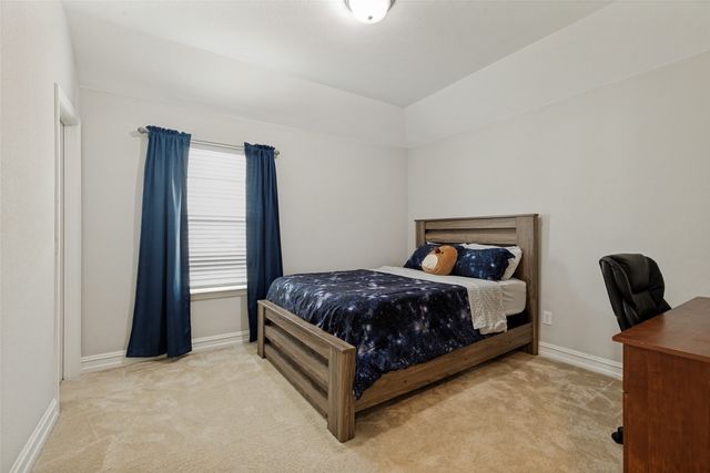 1005 Pinnacle Breeze Drive, Fort Worth, TX 76052