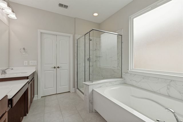 1005 Pinnacle Breeze Drive, Fort Worth, TX 76052