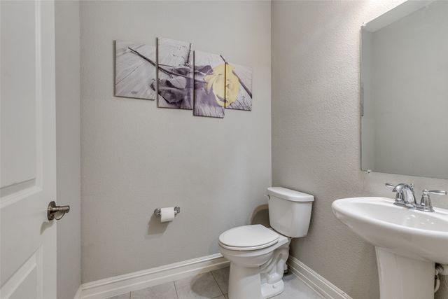 1005 Pinnacle Breeze Drive, Fort Worth, TX 76052