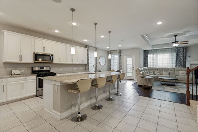 1005 Pinnacle Breeze Drive, Fort Worth, TX 76052