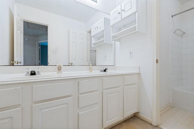 6811 Shelby Oaks Drive, Richmond, TX 77407