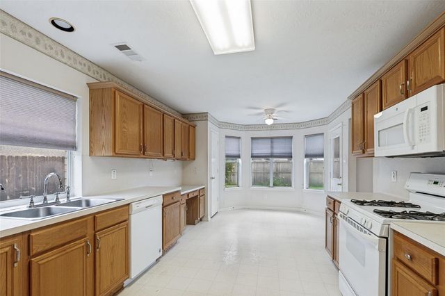 6811 Shelby Oaks Drive, Richmond, TX 77407