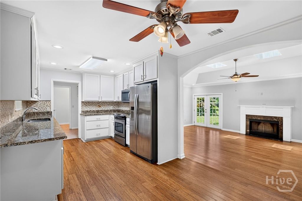 Image 12 of property listing at 30 Grace Court, Richmond Hill, GA 31324