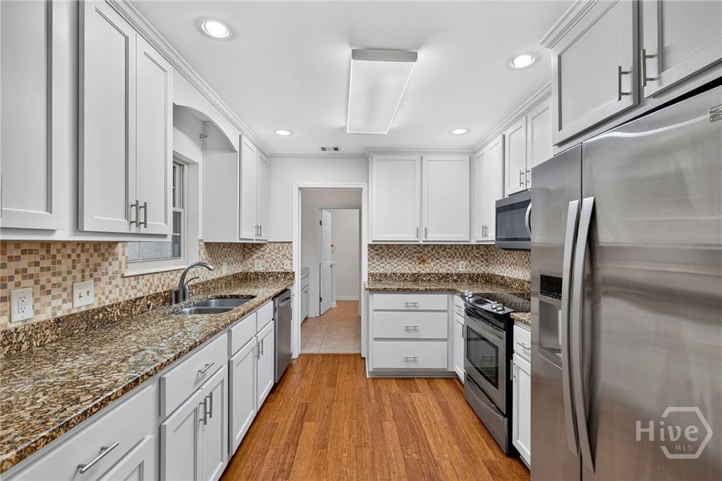 Image 16 of property listing at 30 Grace Court, Richmond Hill, GA 31324