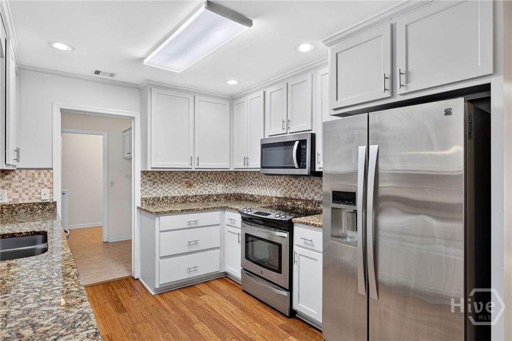 Image 17 of property listing at 30 Grace Court, Richmond Hill, GA 31324