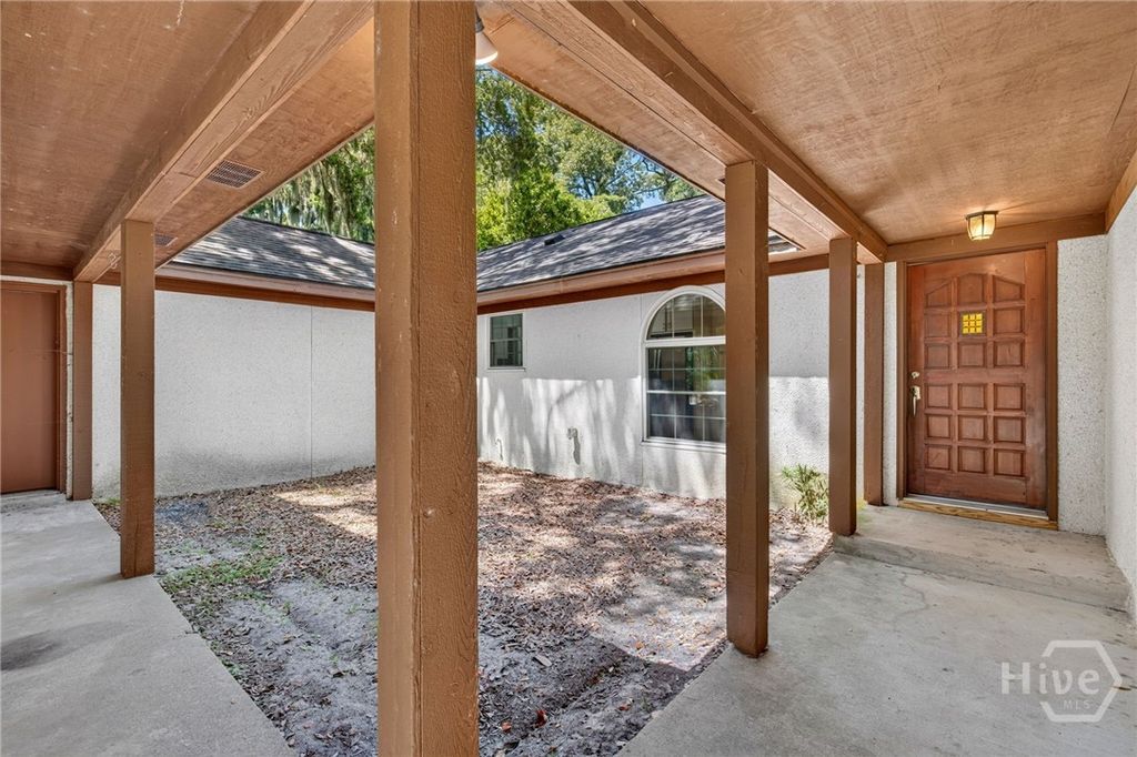 Image 6 of property listing at 30 Grace Court, Richmond Hill, GA 31324