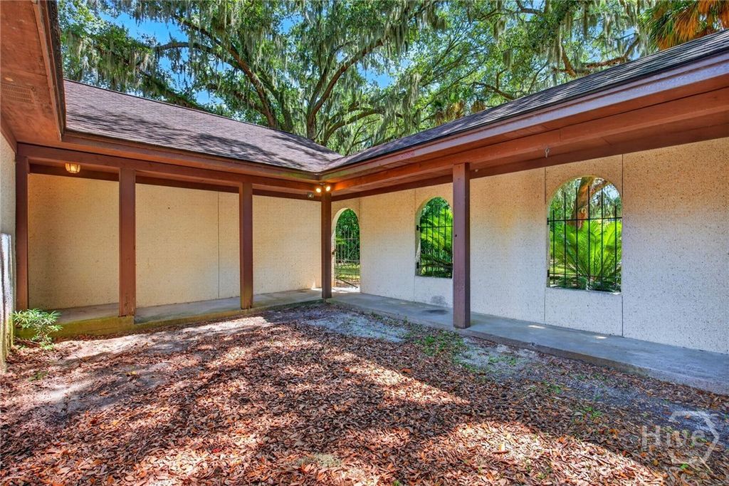 Image 7 of property listing at 30 Grace Court, Richmond Hill, GA 31324