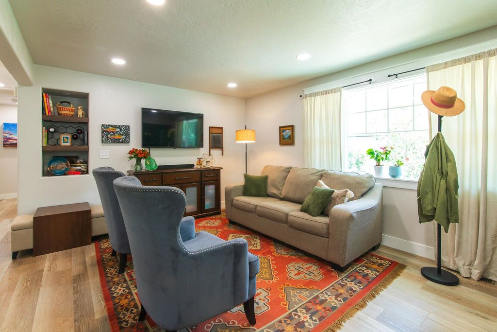 1425 Alger Ave, Cody, WY 82414 photo 3