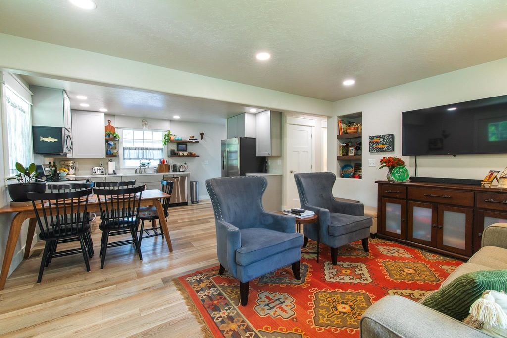 1425 Alger Ave, Cody, WY 82414 photo 4