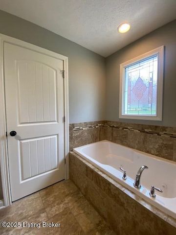 113 Nashville Dr, Coxs Creek, KY 40013