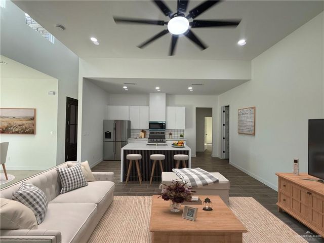 5909 N Playa Del Sol Street, Edinburg, TX 78542