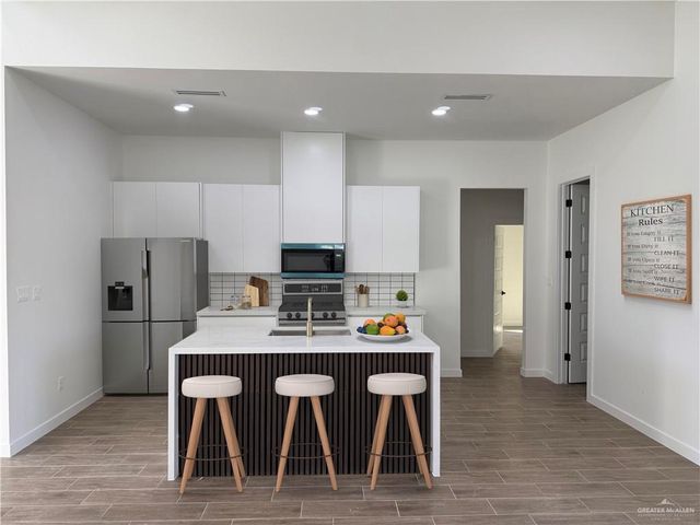 5909 N Playa Del Sol Street, Edinburg, TX 78542