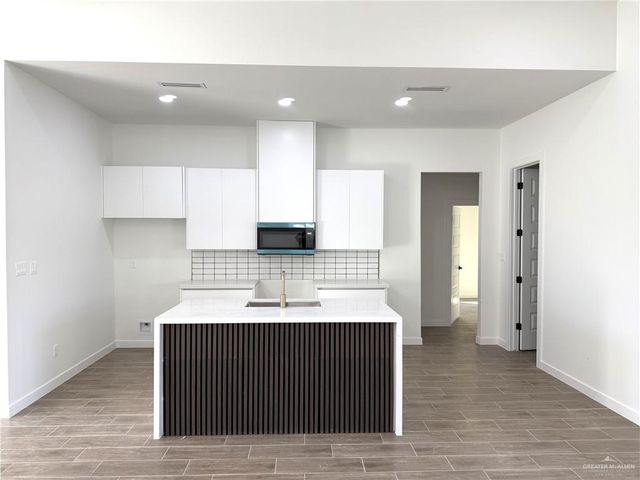 5909 N Playa Del Sol Street, Edinburg, TX 78542