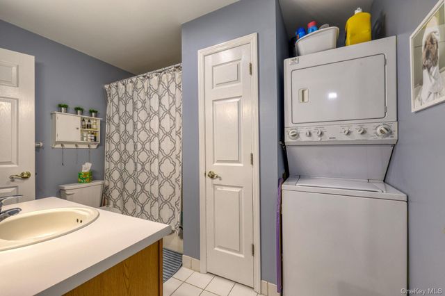 614 Crab Apple Lane, New Windsor, NY 12553