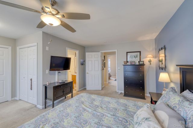 614 Crab Apple Lane, New Windsor, NY 12553