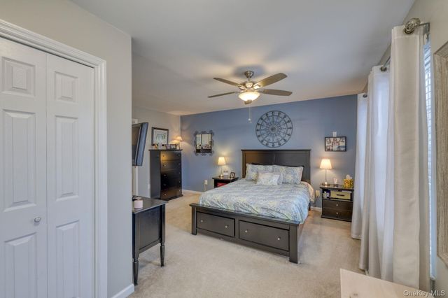 614 Crab Apple Lane, New Windsor, NY 12553