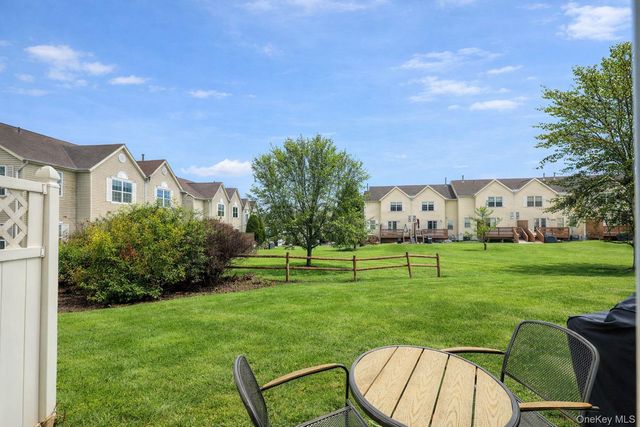 614 Crab Apple Lane, New Windsor, NY 12553