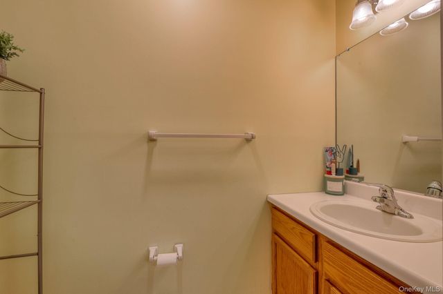 614 Crab Apple Lane, New Windsor, NY 12553